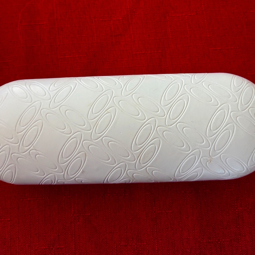WHITE OAKLEY LARGE LEATHER STYLE HARD SUNGLASSES CASE